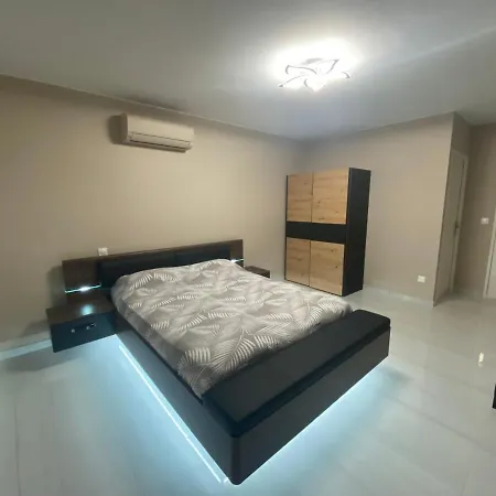 Grand Nicolas Bord De Le Grau-dʼAgde